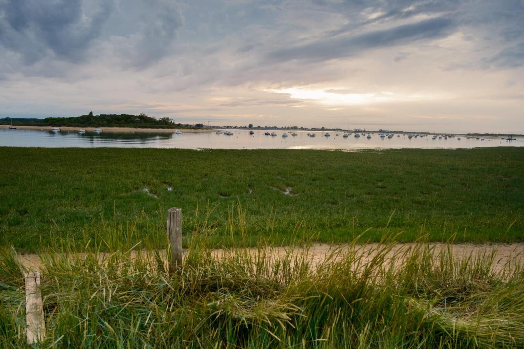 Maison Neuve Proche Plage Avec Parking Gratuit Et Prive A 5 Min Du Musee De La Batterie De Merville Gonneville-en-Auge 外观 照片